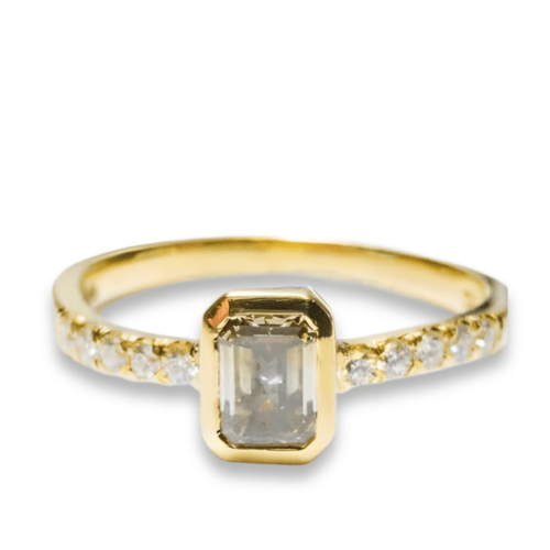Gold diamond ring